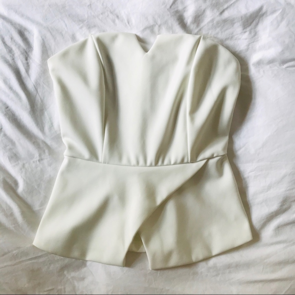 ✂️ White peplum strapless top